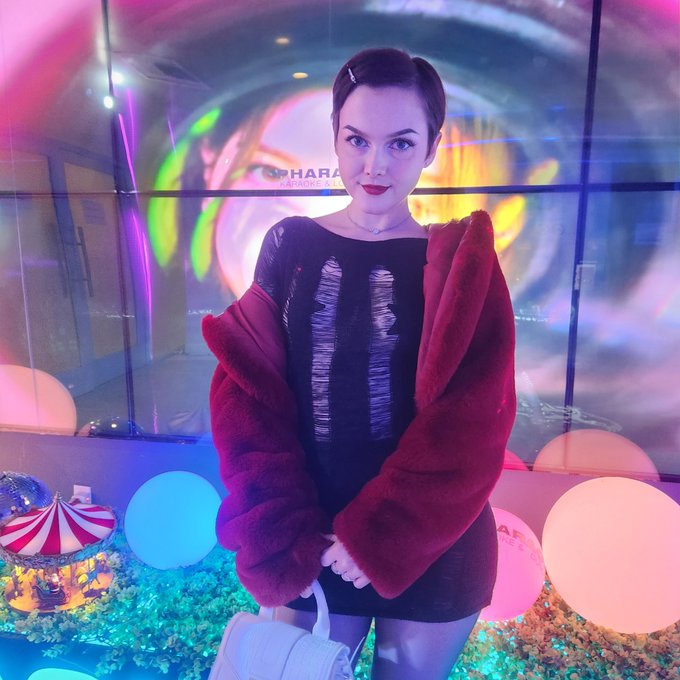 guess how many drinks it took before this ass popped out of my dress 🤷&zwj;♀️ https://t.co/QZs7Txdm5K