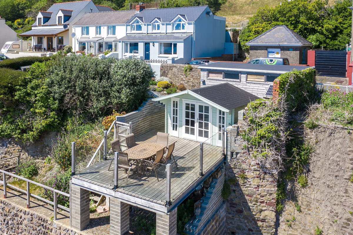 Cothols's tweet image. Beach House Cottage, #pembrokeshire, Wales from £106 per night. Sleeps 6, 3 bedrooms, 2 bathrooms. #ad Offering the perfect getaway, sitting opposite the Haven Waterway. BOOK HERE &amp;gt; tidd.ly/3IggVdm