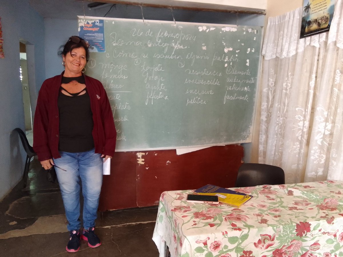 FocSanto's tweet photo. Docentes de la Facultad Obrera y Campesina David Díaz Guadarrama del municipio Santo Domingo reciben la preparación del tema relacionado con la Lengua Materna.
@btan0987 #DPAdulto #Cuba #EducVillaClara #VillaClaraEDJA #APC #TodosLosDerechosParaTodasLasPersonas https://t.co/z1JEMdC3rX