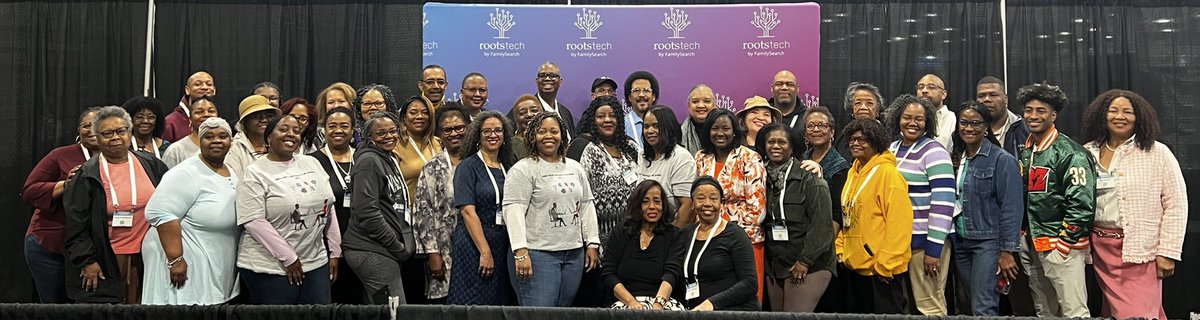 GenJourneyBlog's tweet image. Our awesome crew taking a photo with Lynne Jackson this morning. What a honor it was to meet her. #RootsTech