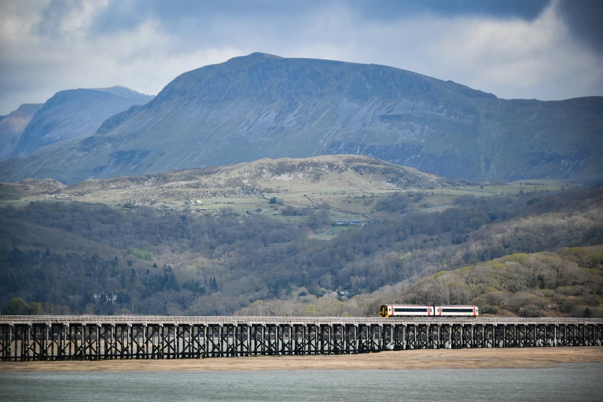 For my St Davids day post at one of my favourite locations a 158 crosses Barmouth Bridge with Cadar Idris in the background taken last year! @tfwrail @CambrianLine
