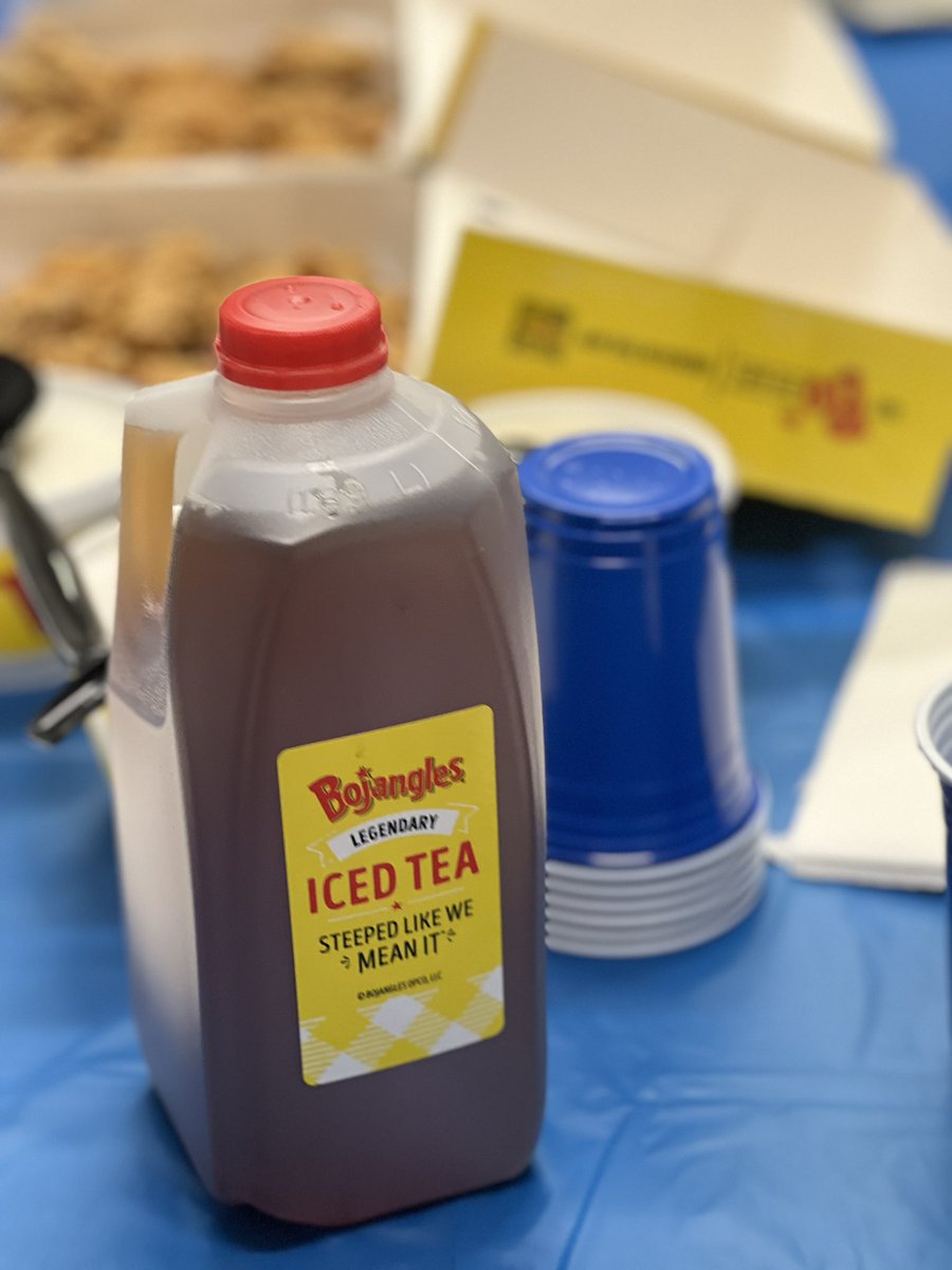 DrABHosey's tweet photo. Today was Lunch with the Principal for the kids who cash in PBIS points for it.  Kids thought they were just getting pizza … I got them BOJANGLES… and we ate lunch family style ! #teamfloydms @FloydMSCobb https://t.co/CEfYRmRsE6