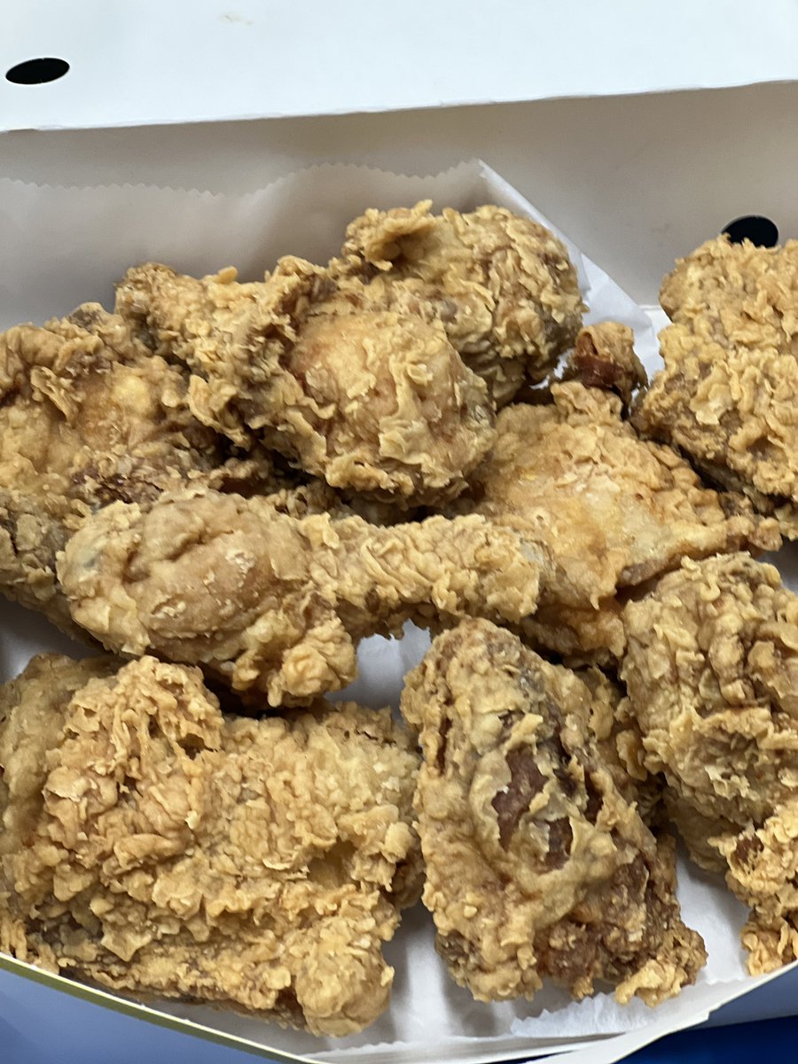 DrABHosey's tweet photo. Today was Lunch with the Principal for the kids who cash in PBIS points for it.  Kids thought they were just getting pizza … I got them BOJANGLES… and we ate lunch family style ! #teamfloydms @FloydMSCobb https://t.co/CEfYRmRsE6