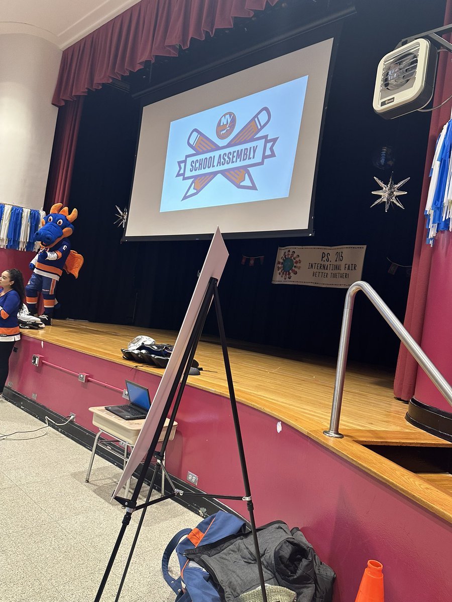 Thank you @NYIslanders for presenting healthy habits and teamwork today…we loved the collaboration between @p4_queens and PS213! 💙🐉🧡🐼 @D75Office
