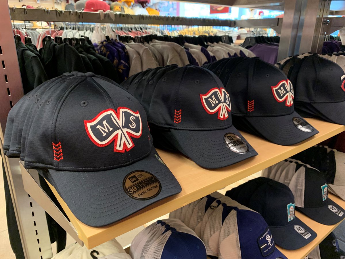 Goldy's Locker Room tweet media