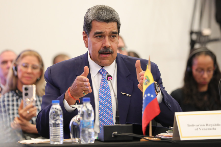 #EnVivo  📹 | Venezuela ha sido sometida en los últimos 8 años a más de 930 medidas coercitivas unilaterales, denunció el mandatario nacional <a href="/NicolasMaduro/">Nicolás Maduro</a> 

"Hemos levantado siempre nuestra voz para exigir el levantamiento del bloqueo de nuestra hermana Cuba, hemos tenido el
