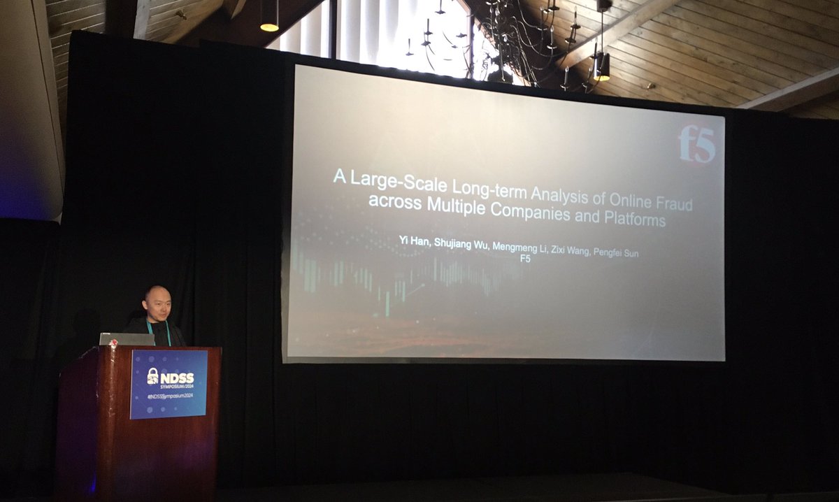 AuroreFass's tweet image. Now on stage Yi Han on online fraud #MADWeb