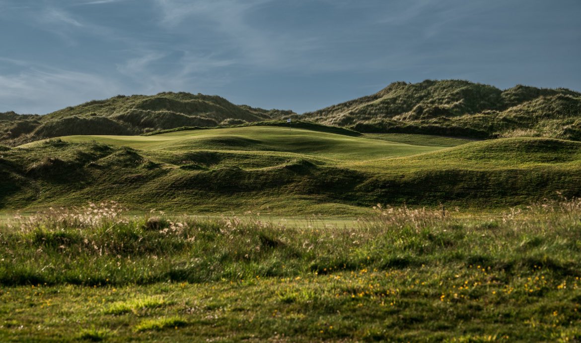 The Dunes Course isn't just golf; it's a journey through nature's beauty! ⛳️🍀🌅🏌️🇮🇪🌎🌊 💥😍🏌️‍♀️ @DscvrEnniscrone @sligotourism @GoToIreland @Failte_Ireland @GoToIrelandUS #fillyourheartwithIreland