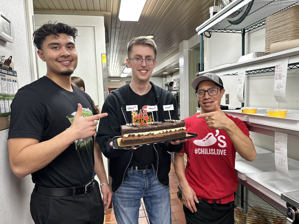 Lots of anniversaries and birthdays this month! 🍀 Today we celebrated Gilbert, Ethan, and Cesar🥳 peep Andrea’s DIY skills 🤣🏳️ #chilis32 #chilislove 🌶️❤️🌻 @mandahale @arroyoandrea15 🎂
