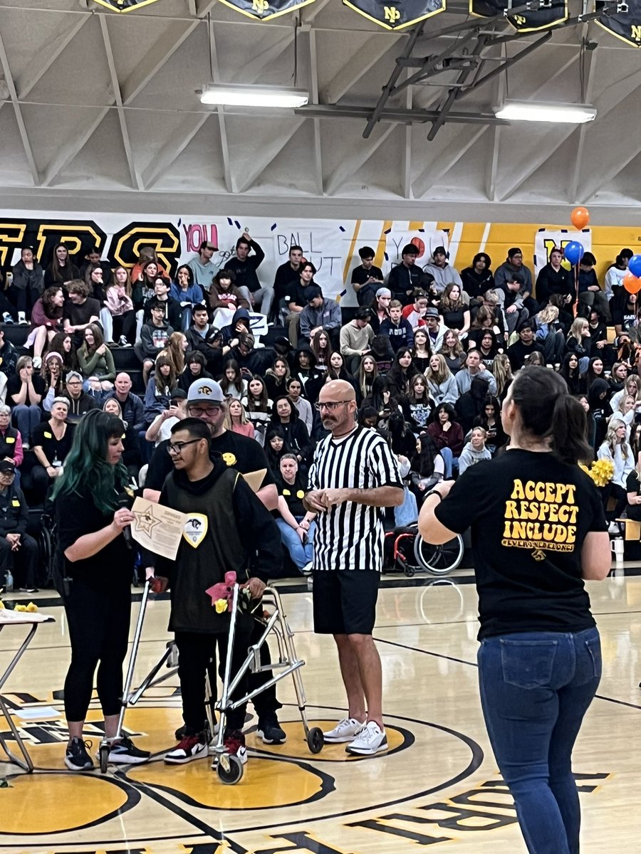 So much fun to be in a packed @NewburyParkHS gym for a spirited WHS/NPHS Unified Basketball game today. Congrats to @WestlakeHS_CA for the win and to Sparkles Cheer, ASL, and all the athletes for a great game #ProudTrustee #CVUSDForward #InclusionRevolution