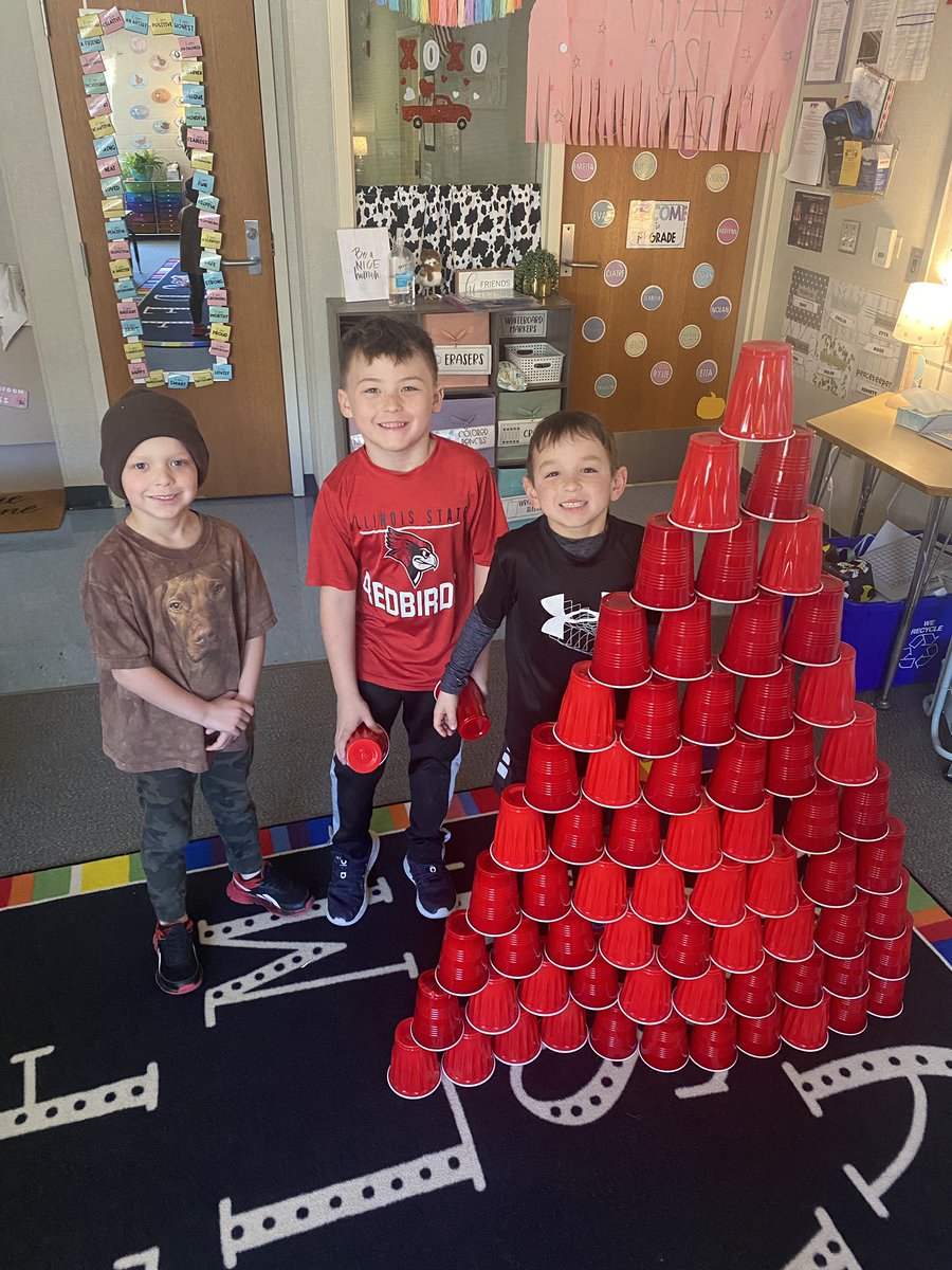 WallingSES's tweet image. We became 120 days smarter this week! So much fun building a cup tower with 120 cups and sharing personalized baggies of 120 things 💜💛

#connectses
#bulletpride