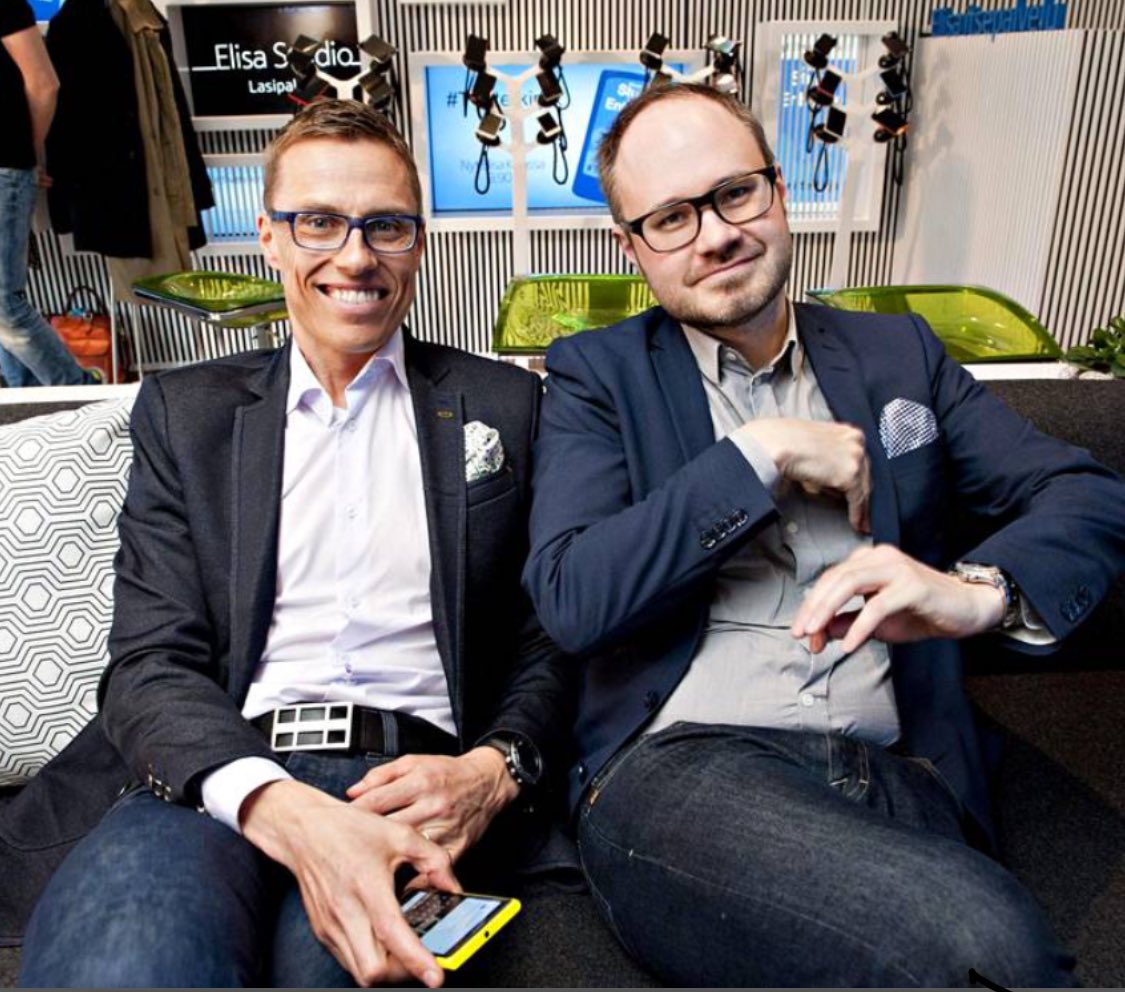 Those were the days, kun taskuliinat olivat vielä swäg! Tutustuin <a href="/alexstubb/">Alexander Stubb</a>:iin työni kautta 20 vuotta sitten, kun haastattelin häntä Ylen radio-ohjelmaani, ja sitä kautta päädyin vierailulle Alexin luo Brysseliin. Muistan samalta reissulta hauskat päiväbileet Alexin luona