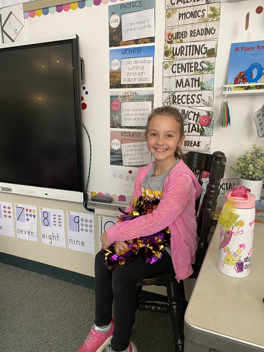 WallingSES's tweet image. Our family picked Rylie to be our star student! She is such a sweet friend and it was so fun learning more about her this week! 💜💛💫

#connectses
#bulletpride