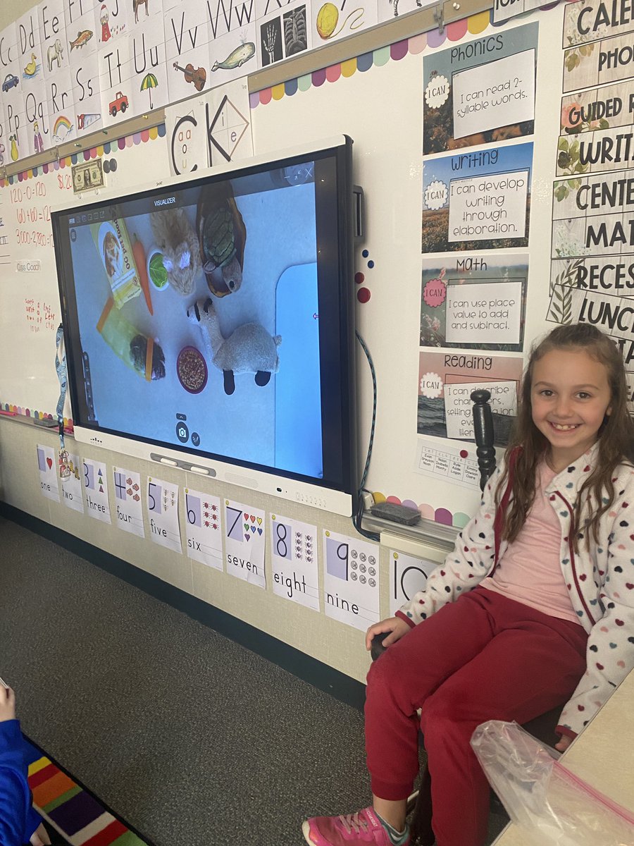 WallingSES's tweet image. Our family picked Rylie to be our star student! She is such a sweet friend and it was so fun learning more about her this week! 💜💛💫

#connectses
#bulletpride