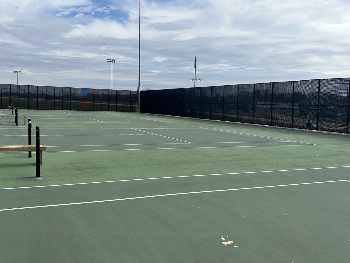 ICWestAthletics's tweet image. Thanks to @IowaCitySchools physical plant for getting our new fence slats up to help block wind on our tennis courts! #Thankful #Appreciative