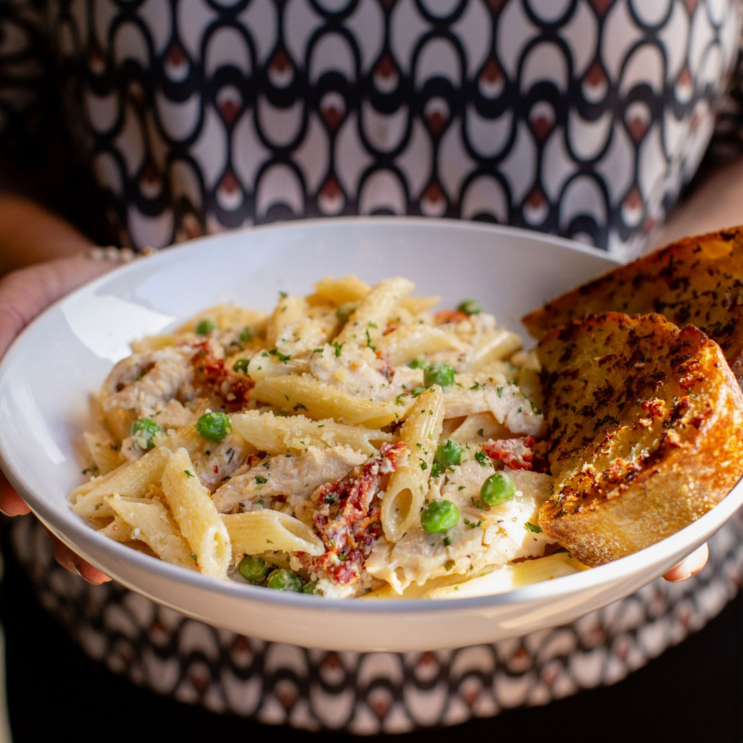WildflowerBread's tweet image. Our Rosemary Chicken Pasta can best be described as a "bowl of deliciousness"! 😍✨ What is your favorite Wildflower pasta!? Let us know in the comments!🏃‍♂️
