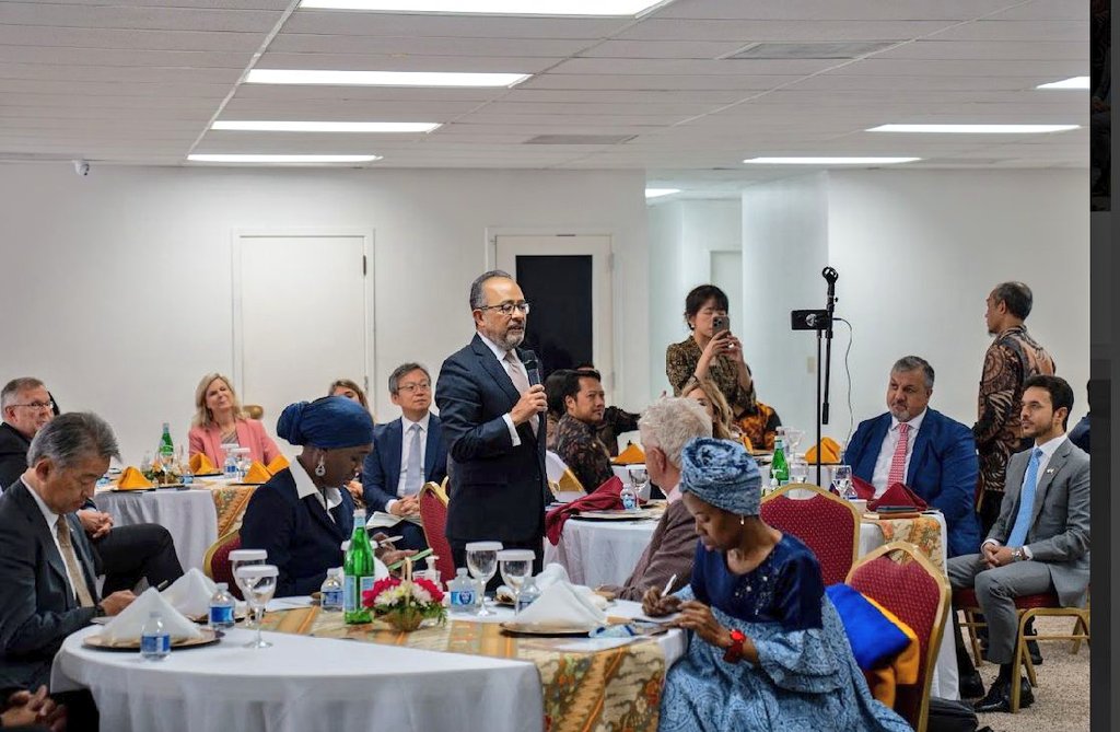 Yesterday, I attended my first Los Angeles Consular Corps meeting (@LACCorps). Alongside my colleagues from 🇦🇺 & 🇧🇷, we were introduced by our Dean, CG @Zaib_Shaikh 🇨🇦, as the new Consuls (Head of Missions) in town. Thanks to our host, CG Purnomo Ahmad Chandra from 🇮🇩