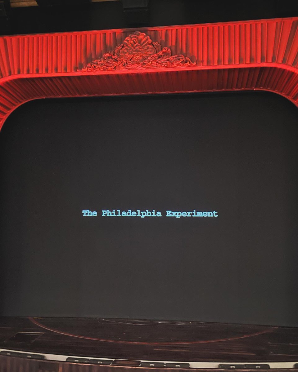 osullivan81's tweet image. First evening out in ages but it was an excellent choice. A great show with amazing special effects. #strangerthingsfirstshadow