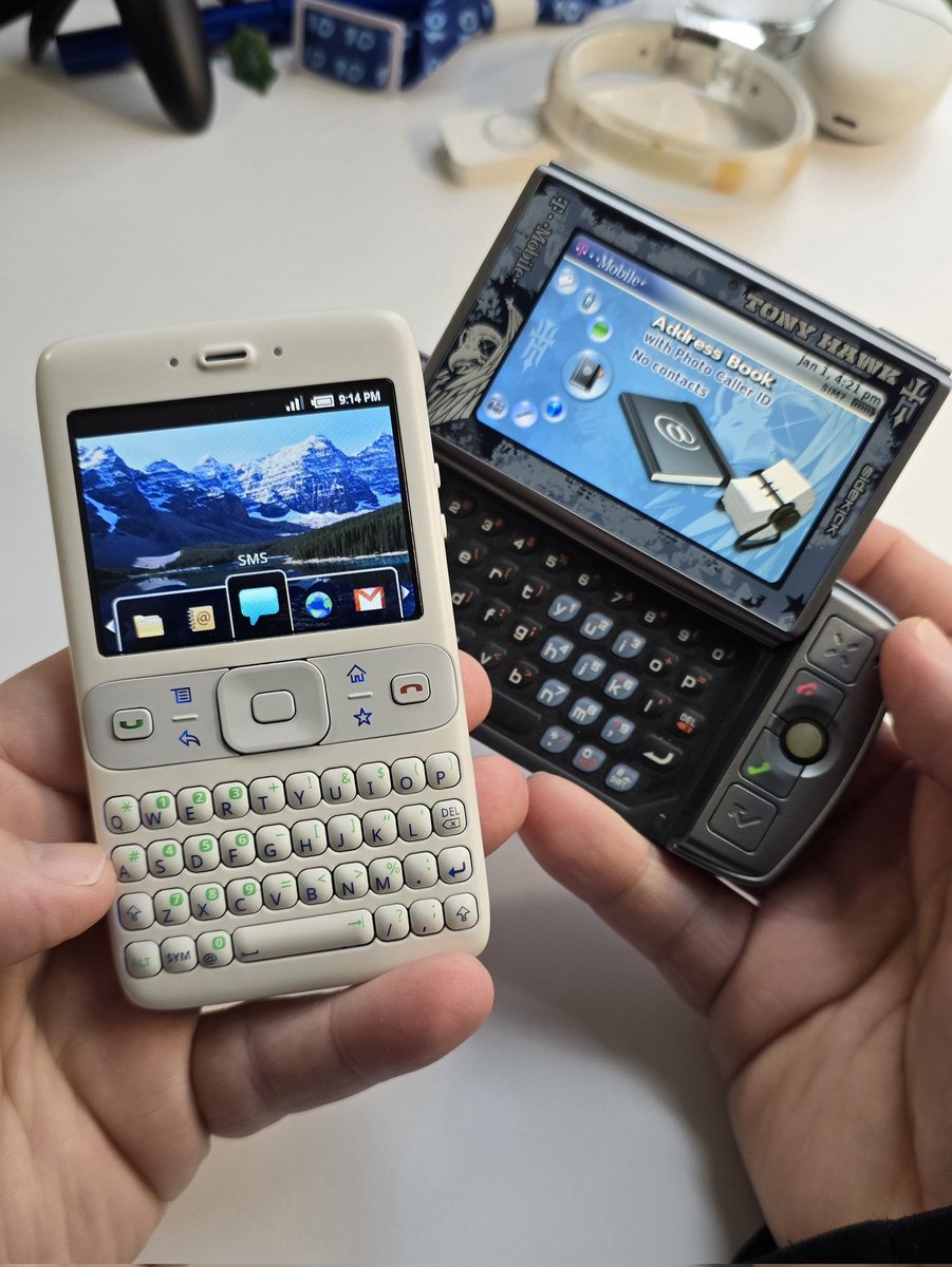 Des (@askdes) on Twitter photo You can only choose one! The #android "Sooner" (a very limited run prototype Android phone) and the #sidekick 3 "Tony Hawk" edition! ❤️ For Android, 🔁 for the Sidekick! Happy #fbf and cheers to the weekend! 😊 You can only choose one! The #android "Sooner" (a very limited run prototype Android phone) and the #sidekick 3 "Tony Hawk" edition! ❤️ For Android, 🔁 for the Sidekick! Happy #fbf and cheers to the weekend! 😊