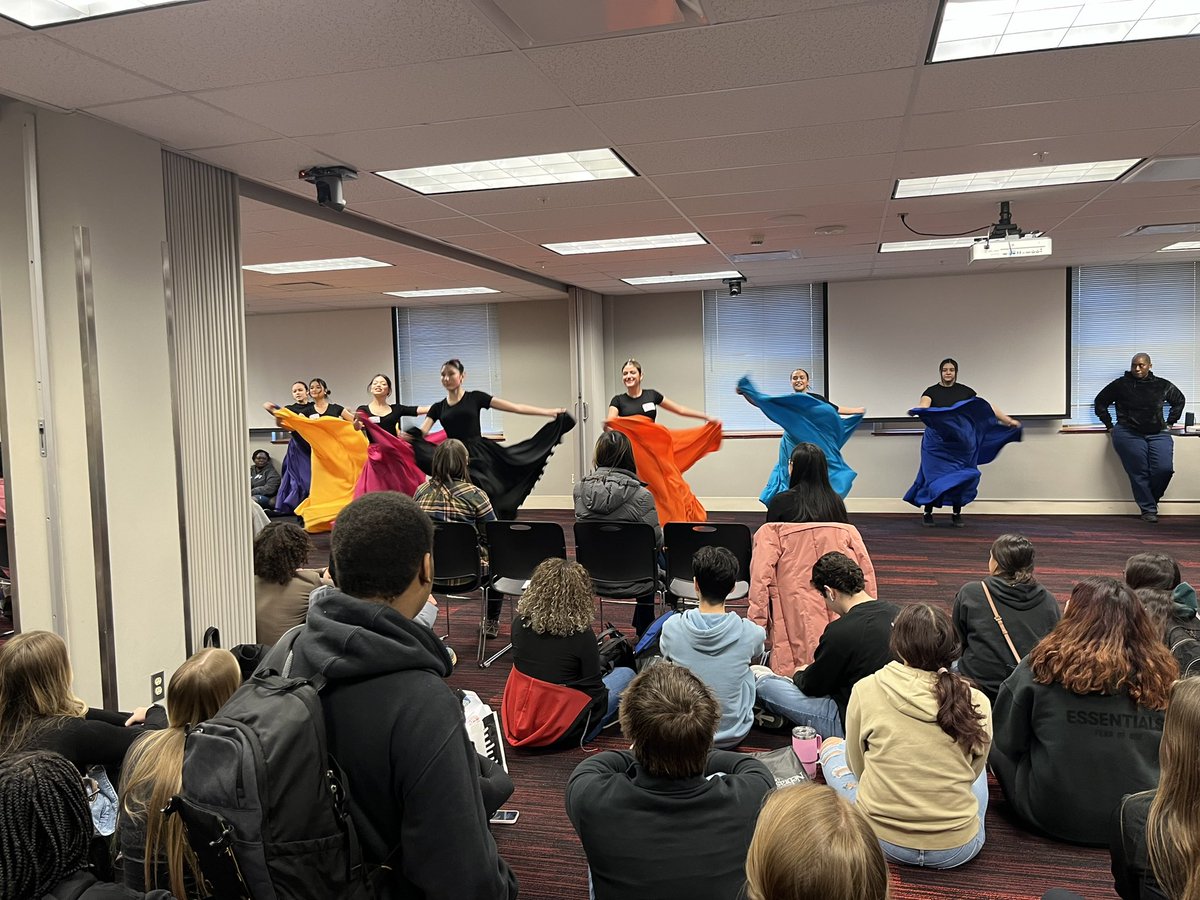 GorrinJM's tweet image. Got to see some amazing talent and reconnect with former professors at the @UNOmaha World Language Fair. Great event!