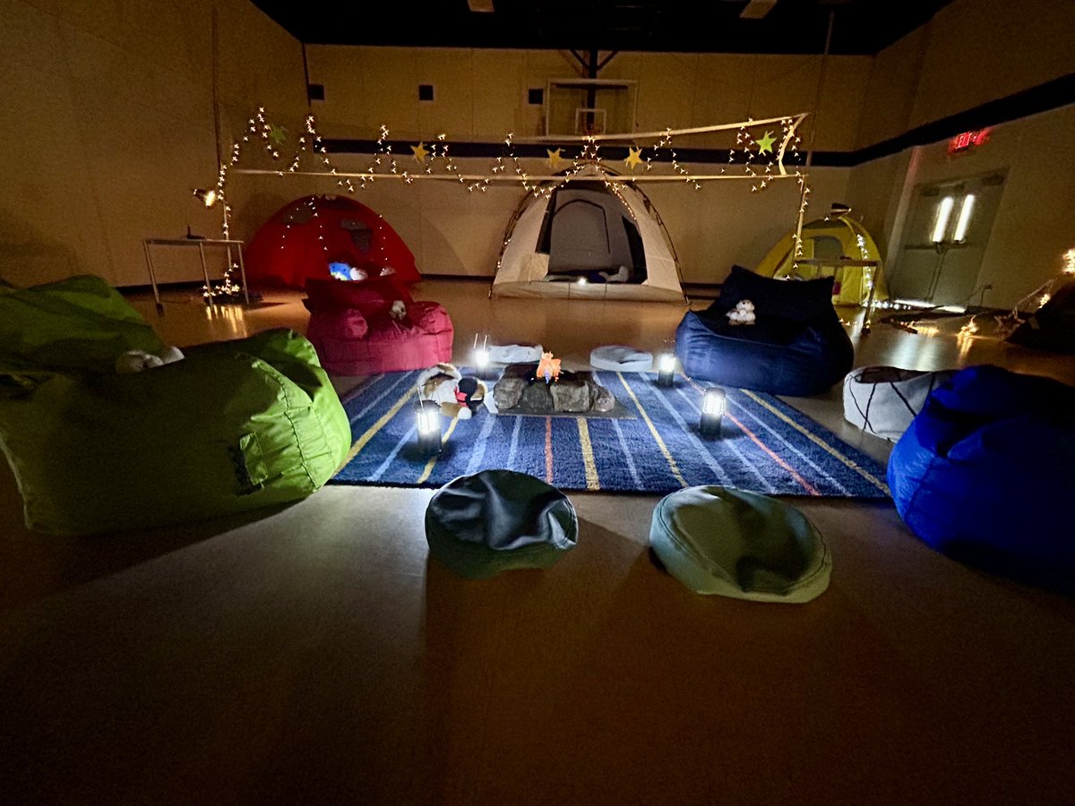 nicksofio's tweet photo. MTS Elementary Reading Under the Stars. Such a great event to promote and celebrate reading. Certainly a memorable experience for all of our students!  #ReadAcrossAmericaDay https://t.co/M5o03JkSus