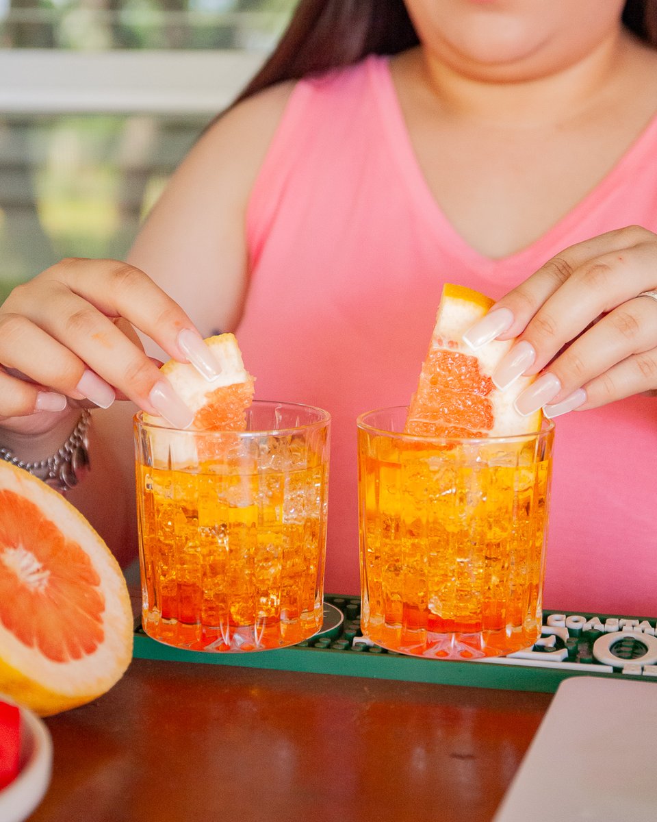 Did you know it's #nationalcitrusday? Great excuse to pour a drink 🍊 🍋 🍹