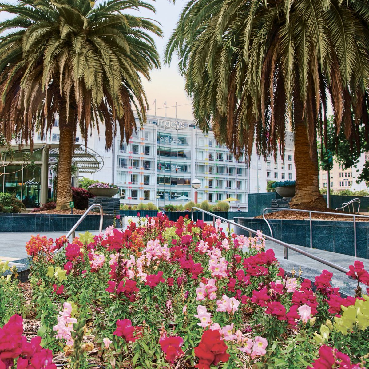 Make sure to visit nearby @UnionSquareSF and discover one of their upcoming events. We are most excited for Tulip Day, Spring Fling, Mother's Day Fashion Show, and Blooms & Bubbles Bar Crawl. hil.tn/dco2mk