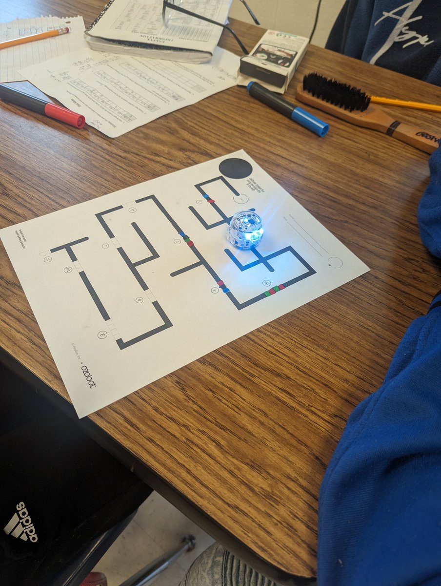 MsBrombacher's tweet image. Ms. McCoy and I teamed up this week for #math! Each 6th grade student was able to review for an upcoming test by coding the path for the @Ozobot! π€ @PortsVASchools #PPSShines @jennthomas75 #PPStrt @HodgesManorPPS @WandaCalhoun13 @hmeducate @nicscud