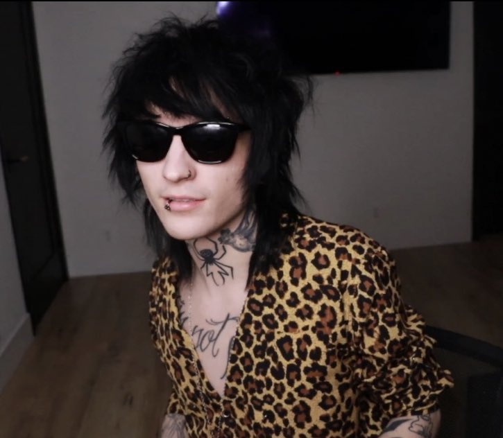 moodANDvIbE's tweet photo. @JohnnieGuilbert You never fail to serve https://t.co/t75OoQtwwy