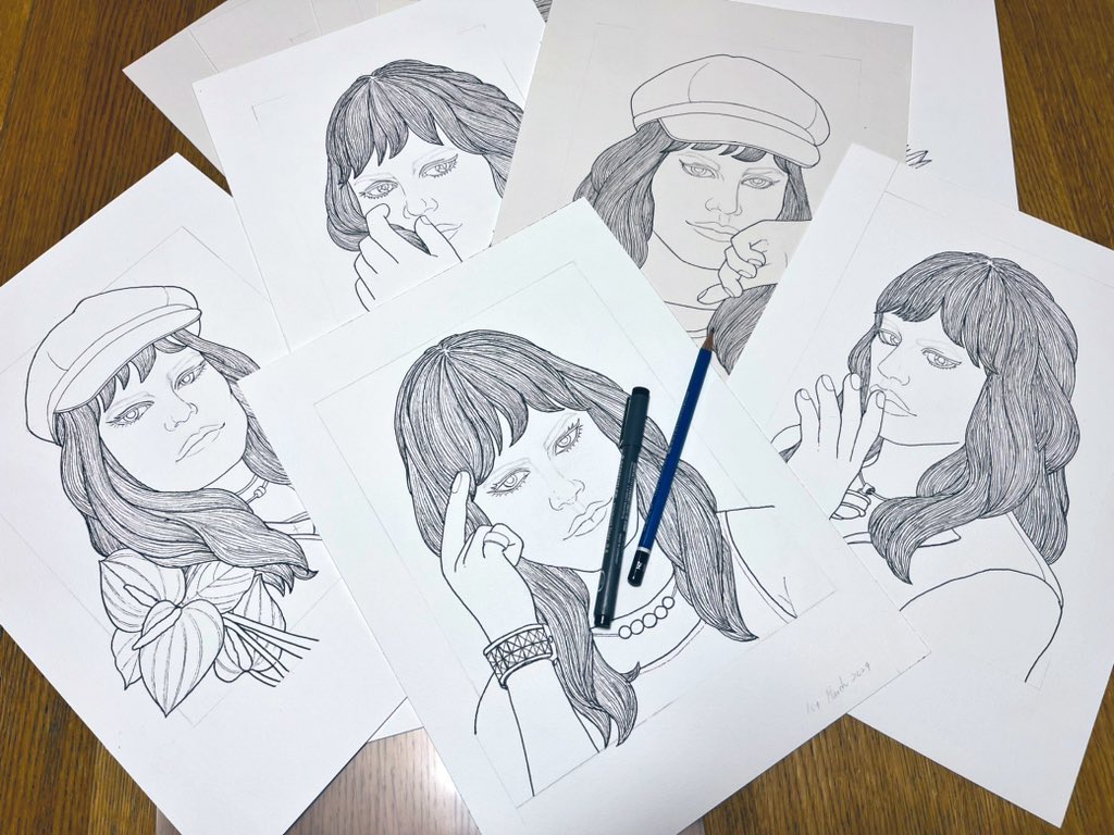 sims_mocha's tweet photo. 下絵が溜まった😳(もち他にもドッサリ!😱)
“描く→何か思いつく&気がつく→試したくなる→描く”😅
最近寵愛している白い紙の方は塗り上がり🎨が早いはず🤔
人物画塗りも🔰なんだからせっせと塗るべし🖌
よき日を💛
#SimsArt #水彩画 #ペン水彩 #モカ水彩 #イラストスケッチ https://t.co/0YGoyHS1An