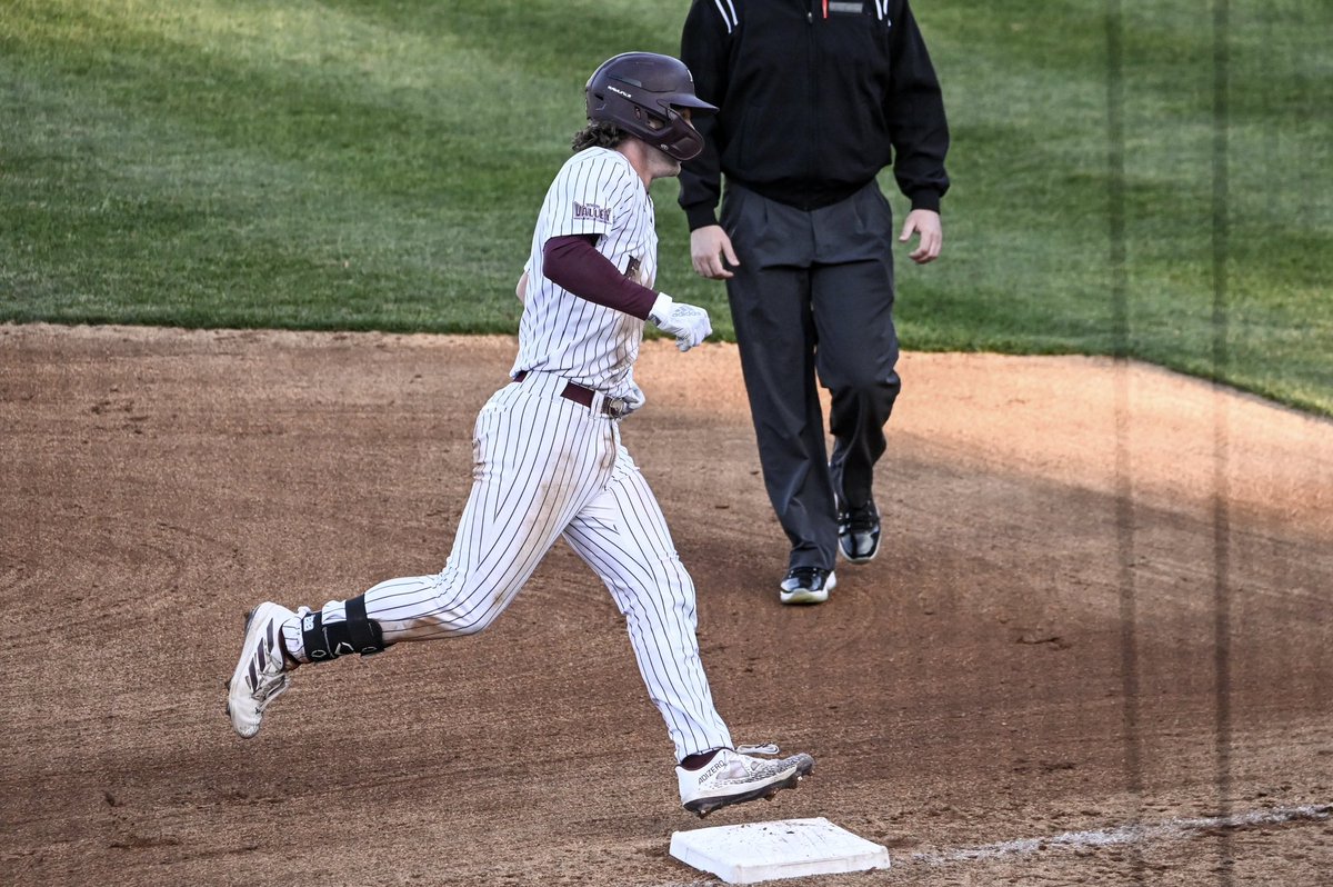 MoStateBSB's tweet photo. yea he hit it very far 

@ZDylanLeach https://t.co/Wff3NWps73