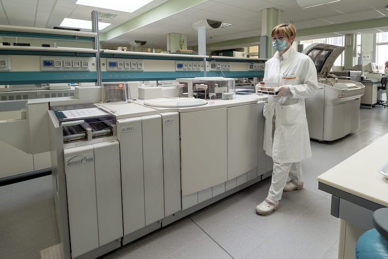 CLPmag's tweet image. Workflow analysis, supported by a partner, is key to helping labs identify strategies and implement changes that boost their efficiency. Read here: buff.ly/3ThsreO #clinicallab #labworkflow #labefficiency #labtechshortage #workershortage #thermofisherscientific