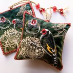 Photo by Pauline Thomas (@EmbroideredColl)