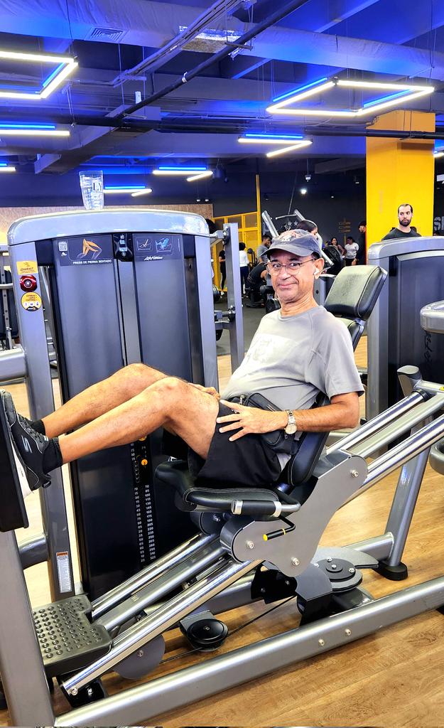 More exercise, workout at @SmartFitRD @SmartFitoficial 
#photo #FridayVibes #enriquilloamiama