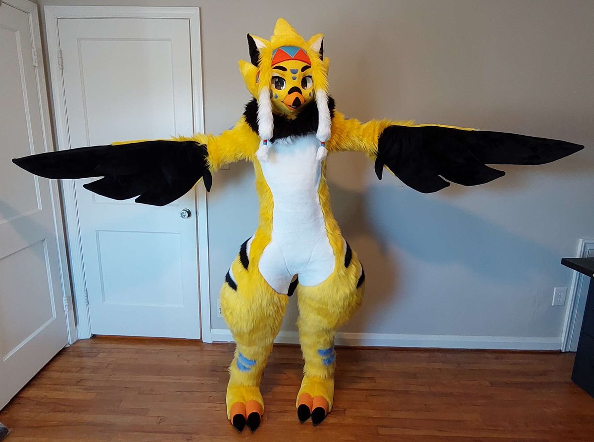 E X P A N D
W I N G

#FursuitFriday