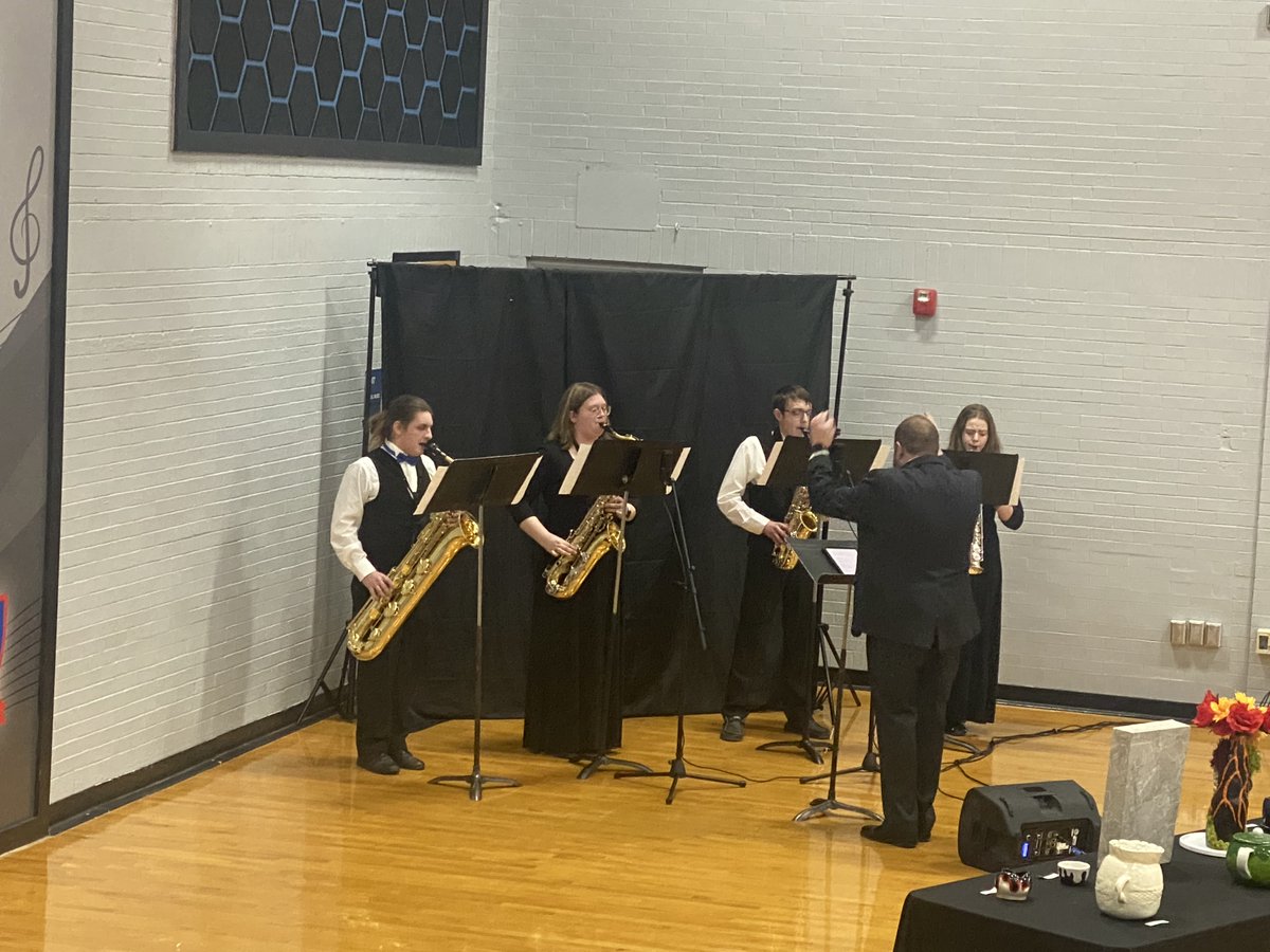 The Saxophone Quartet under the leadership of Mr. Bialowas!