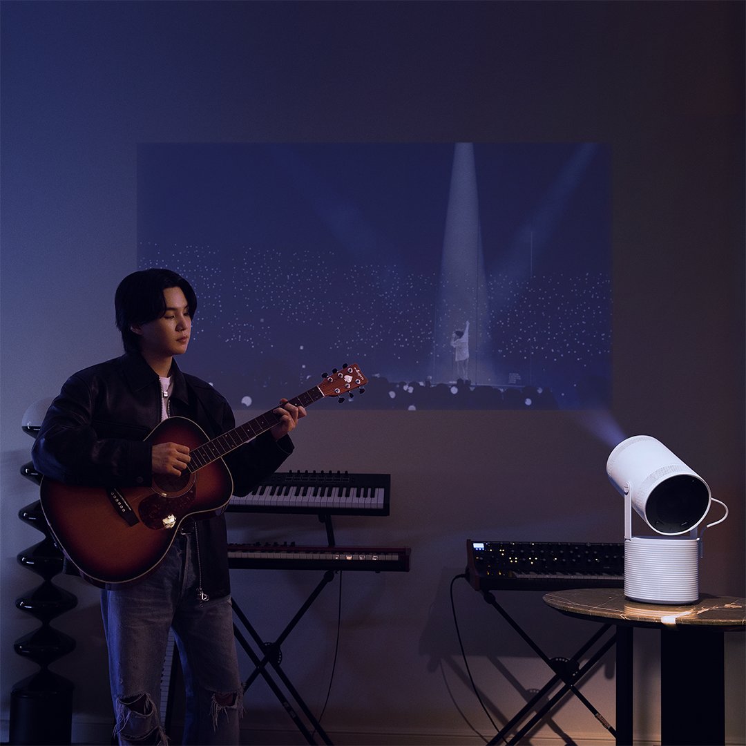 Check out how SUGA uses The Freestyle 2nd Generation. From his own studio to a campsite, The Freestyle can be truly versatile! Stay tuned for more on the collaboration between #TheFreestyleID and SUGA. smsng.co/TheFreestyle2n…

#LifestyleScreen #SamsungTV #SamsungTVID #SUGAofBTS