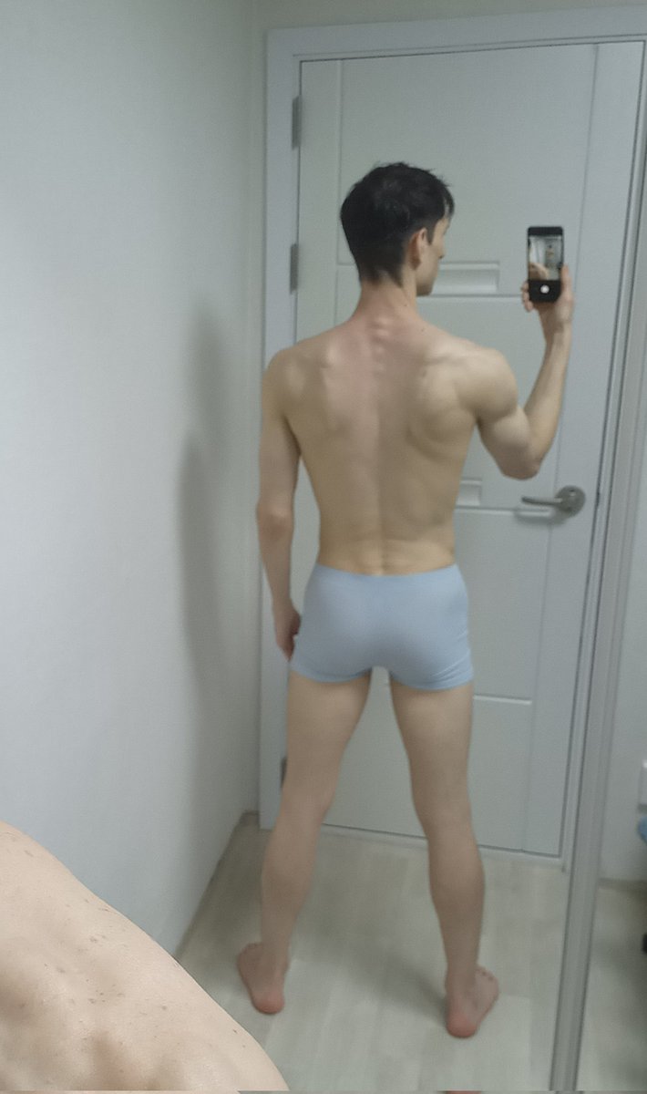 It's been a hectic few weeks, but I moved into a new house (with lots of mirrors)