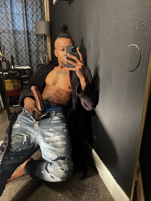 SUP. Who up RN? 👀  https://t.co/L0FtKjLMgB https://t.co/BvvT27TWn3