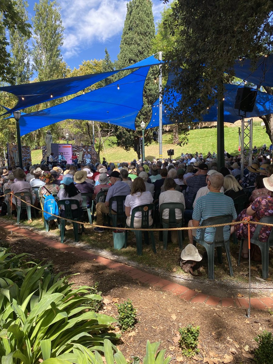 .⁦@adelwritersweek⁩ full house for a discussion on climate change hosted by ⁦@mwilkinson54⁩ with ⁦@peterfrankopan⁩ ⁦@joellegergis⁩ and #DeputyPremierSusanClose