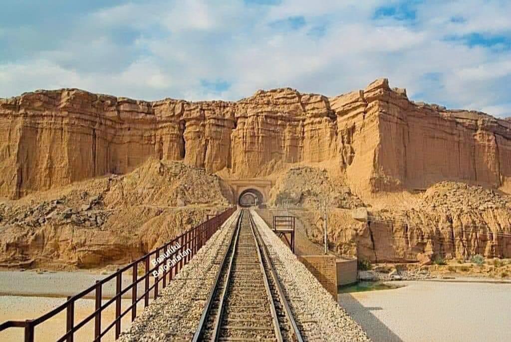 Railway Pass Bolan, Balochistan 🇵🇰 
#BeautifulPakistan
