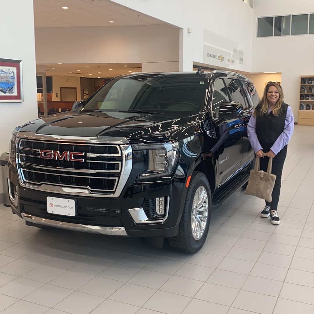 Laurie from Hometown Automotive Repair, taking delivery of this beautiful 2024 #GMC #Yukon. Laurie had a great time working with Craig Croaker of Rydell GM. Thank you for your support! #Rydell1Team