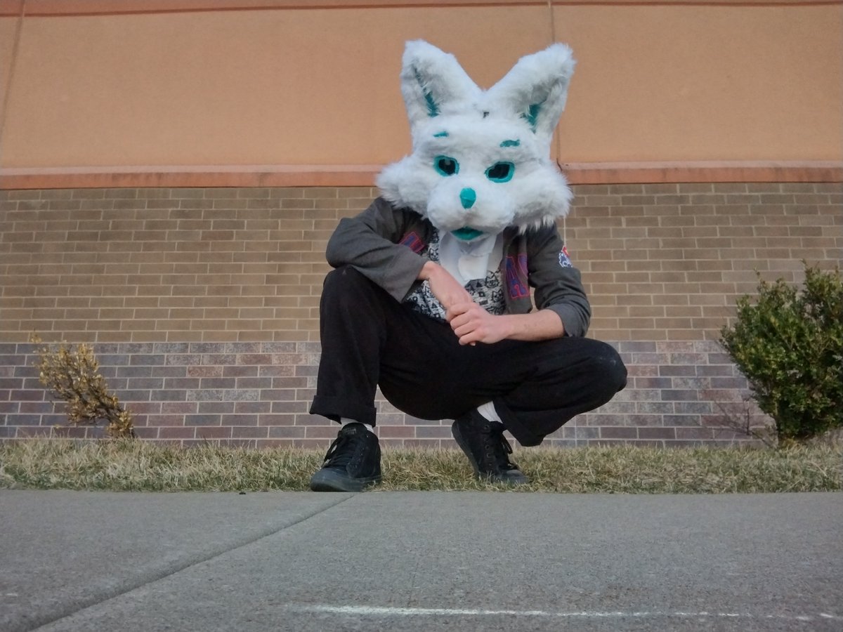 JtMecm's tweet photo. After a whole lotta procrastination, I finished my first ever fursuit head! Pretty obvious that I've a long way to go but I'm really happy for a first attempt.
I followed @Skyehighstudios 's tutorials religiously, I highly recommend them if you want to try too!
#FursuitFriday https://t.co/XAJV2ePwV9