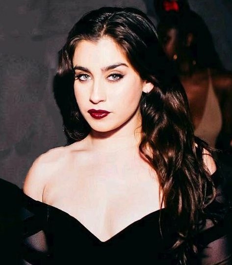 canjauregui's tweet photo. gerações futuras nunca vão saber a relação entre esses dois personagens https://t.co/d4v5hCdJkA