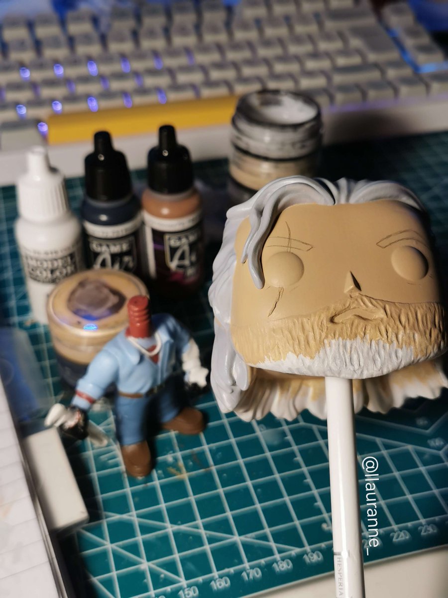 llauranne_'s tweet image. Apparently some people think the Lang Funko isn't real so here's some snippets of the process!✨

1) Basic mockup so I have something to work off of
2) Sculpted the beard, the scar, primed and started to paint
3) Sculpted the Judy and a chain
4) Painting lil tiny scuffed dragons