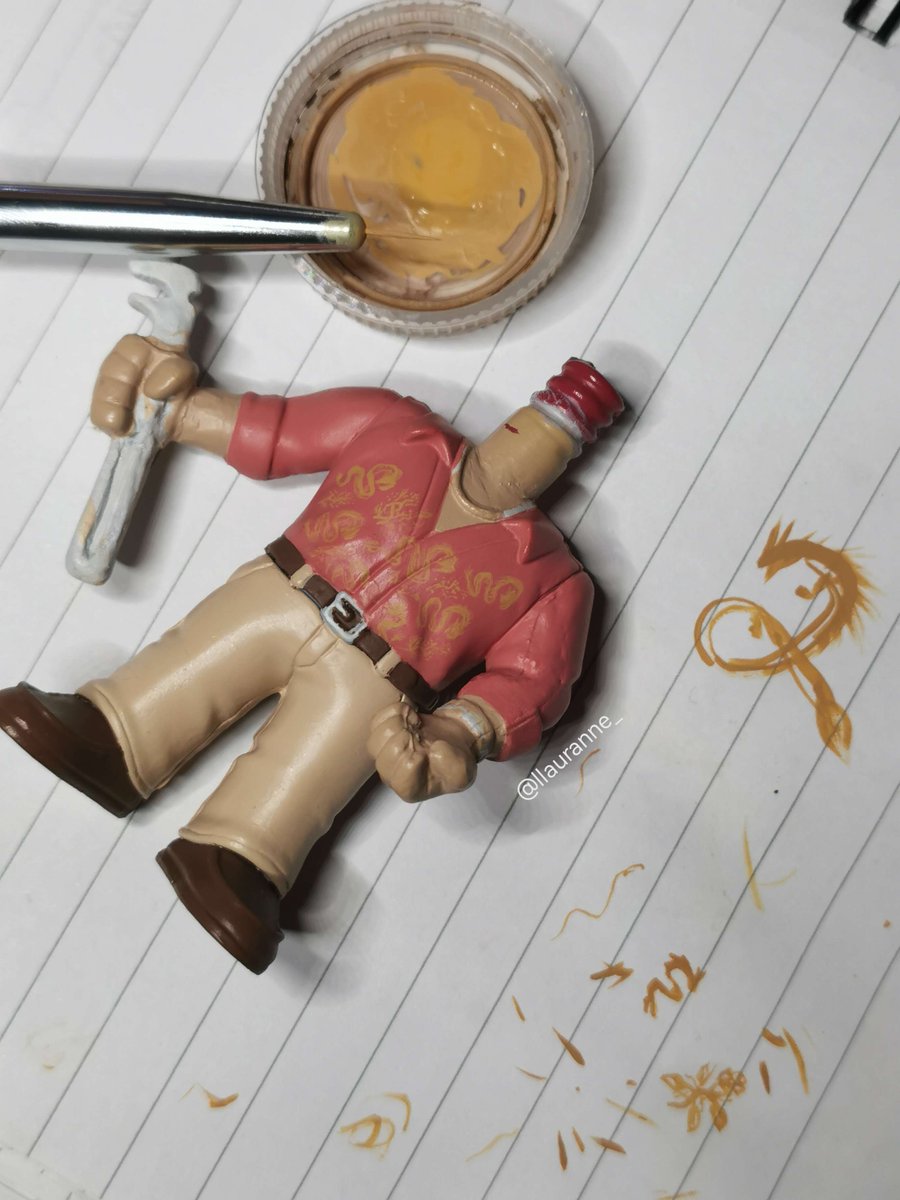 llauranne_'s tweet image. Apparently some people think the Lang Funko isn't real so here's some snippets of the process!✨

1) Basic mockup so I have something to work off of
2) Sculpted the beard, the scar, primed and started to paint
3) Sculpted the Judy and a chain
4) Painting lil tiny scuffed dragons