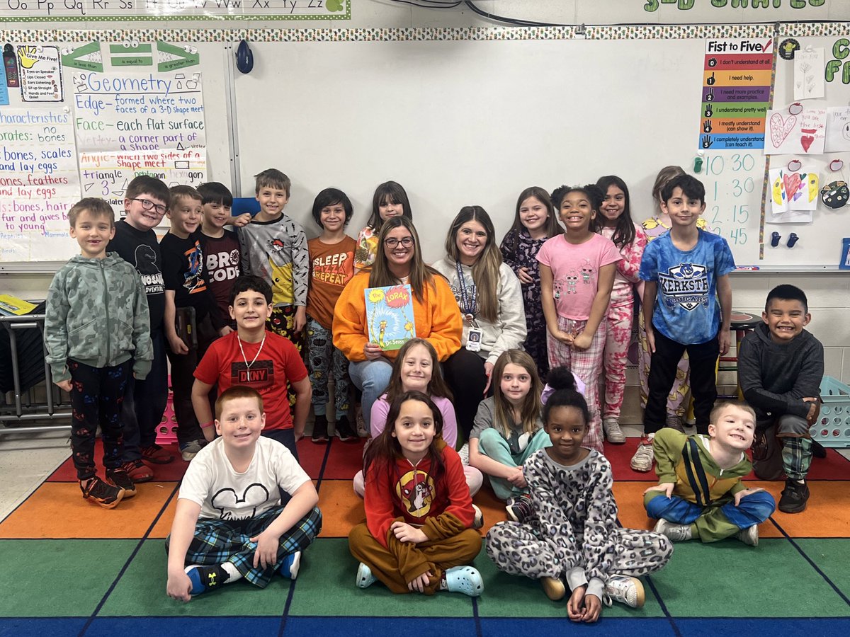What an exciting #ReadAcrossAmericaDay!! 📚🤩 Guest readers included my mom, sister, and a 4th and 5th grade student! 🤍 #Engage142 #GreatHappensHere @KerkstraCougars @mrs_b0yd