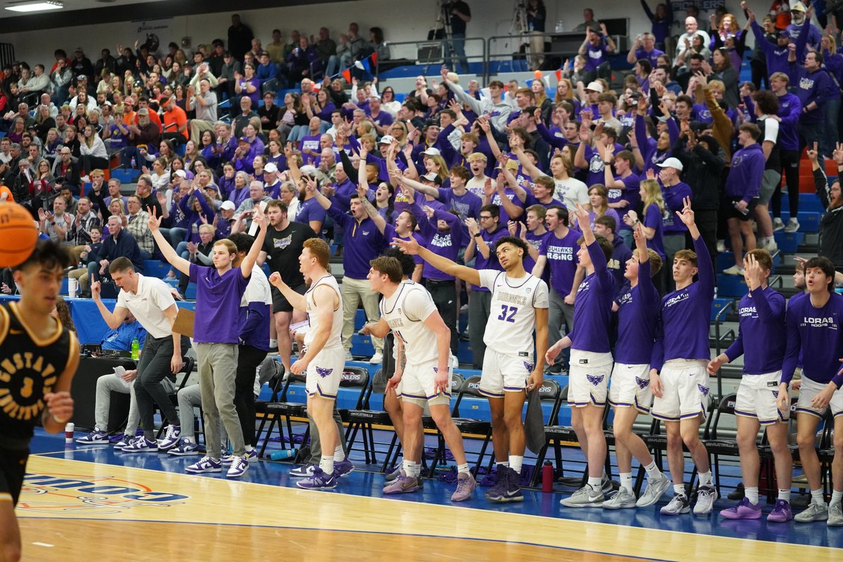 Letting it fly! #Duhawks 63, Gustavus 35 | 2H - 12:04 #GoDuhawks // #d3hoops