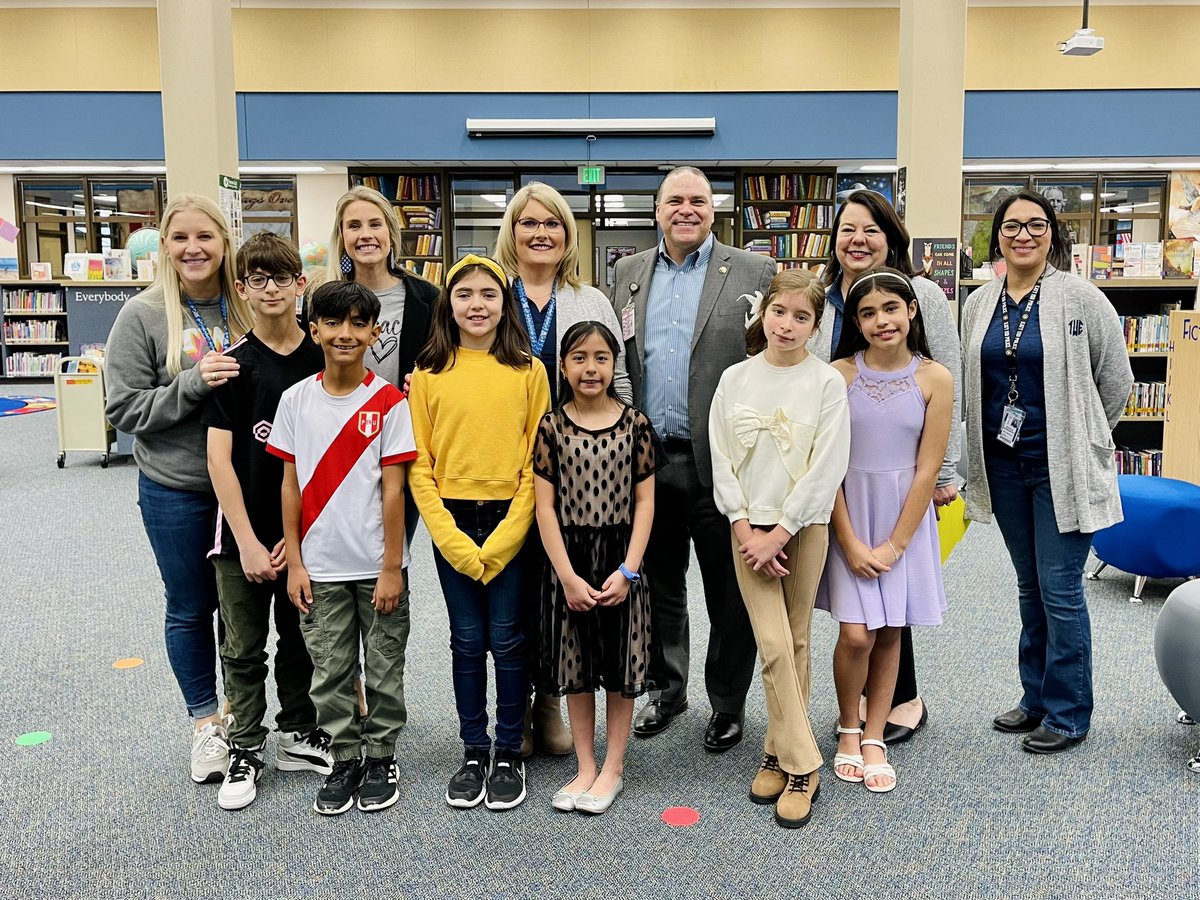 Dr. G. came by today and we couldn’t be more excited 🤩! StuCo and (grant-funded) Newspaper Club made an appearance, and even got to ask him some❓for our next PawPrint 🐾 🗞️ Issue! 

Thank you for the visit, Dr. G.!

#TWEHowl 
#DrGVisitsMe 
@katyisd 
@KatyISDEdFound
