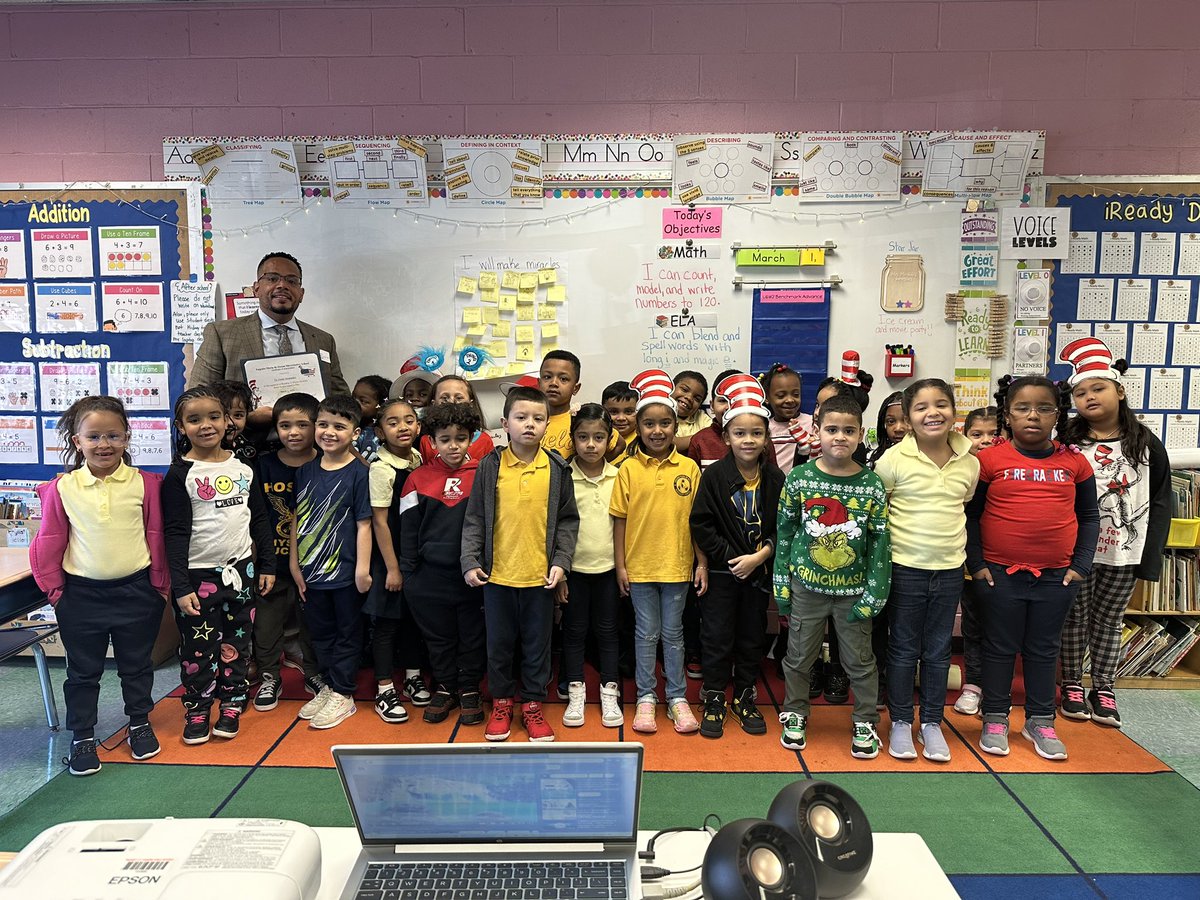 What an amazing morning celebrating Read Across America Day with these bright & beautiful first graders @YoHostosMicro. Thank you Mrs. Mirabile for sharing these gifts with me! They WILL make MIRACLES! @YonkersSchools @Kekimbo77